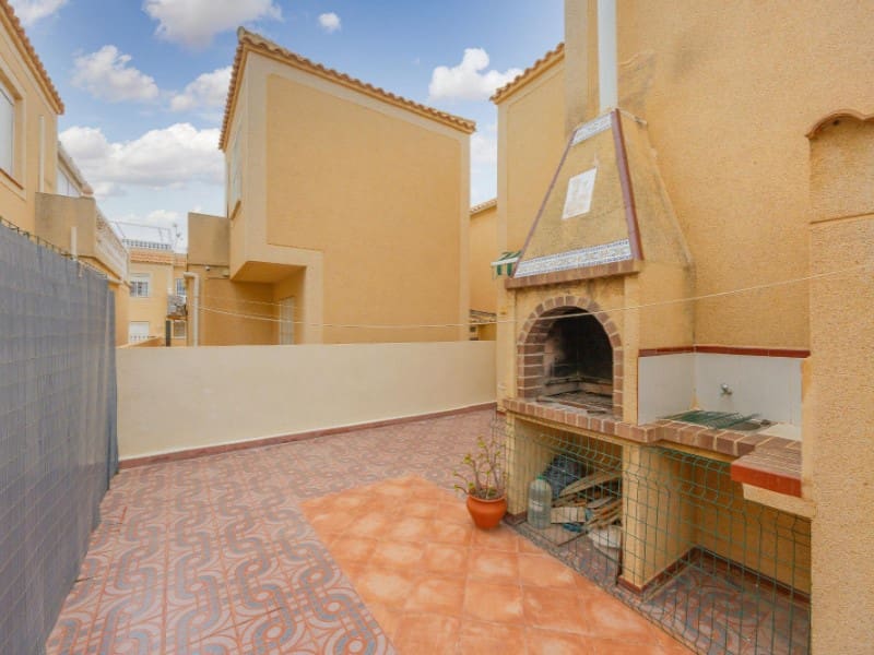 3 bedroom Villa for sale in Torrevieja with pool - € 199,500 (Ref: 10154962)