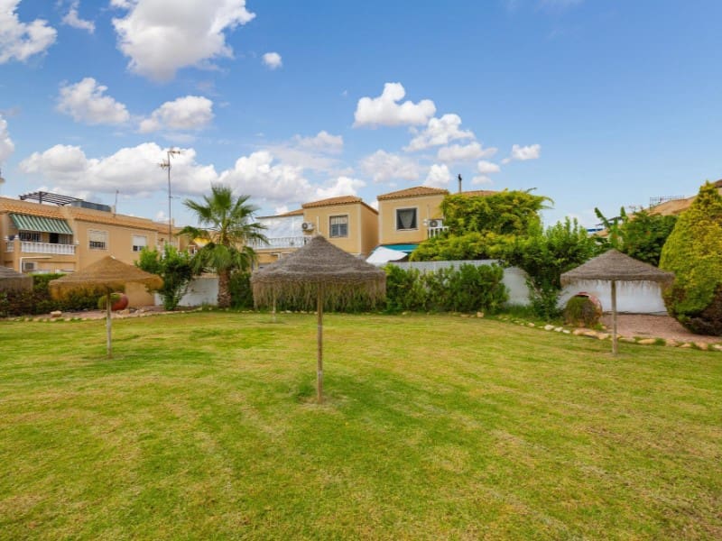 3 bedroom Villa for sale in Torrevieja with pool - € 199,500 (Ref: 10154962)