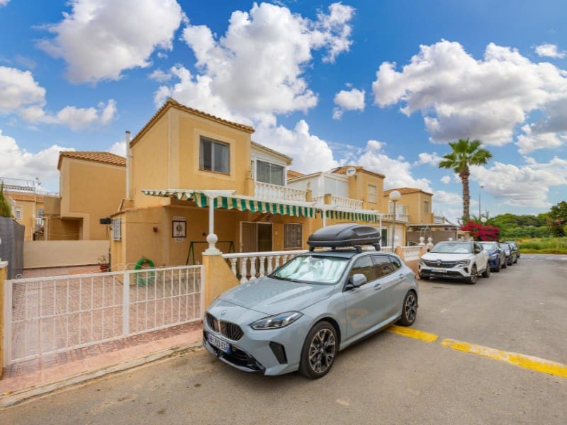 3 bedroom Villa for sale in Torrevieja with pool - € 199,500 (Ref: 10154962)