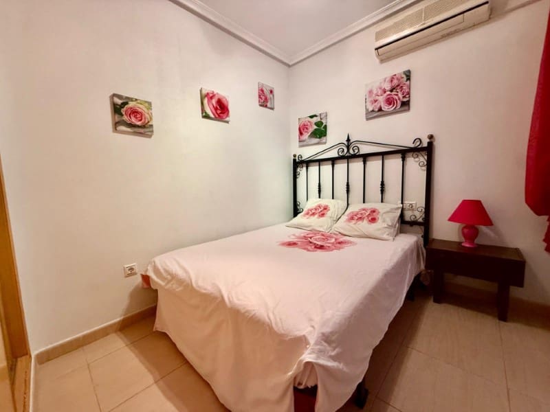 2 bedroom Apartment for sale in Torrevieja - € 125,000 (Ref: 10171248)