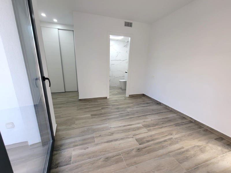 3 chambre Appartement à vendre à Torrevieja avec piscine garage - 399 000 € (Ref: 10177067)
