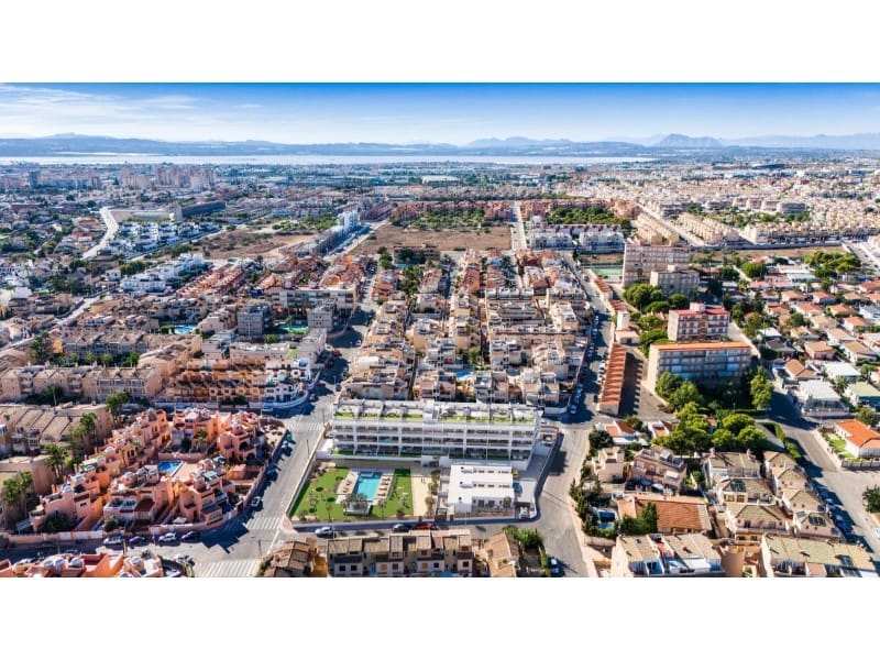 3 soverom Hus til salgs i Torrevieja med svømmebasseng garasje - € 589 900 (Ref: 10180459)