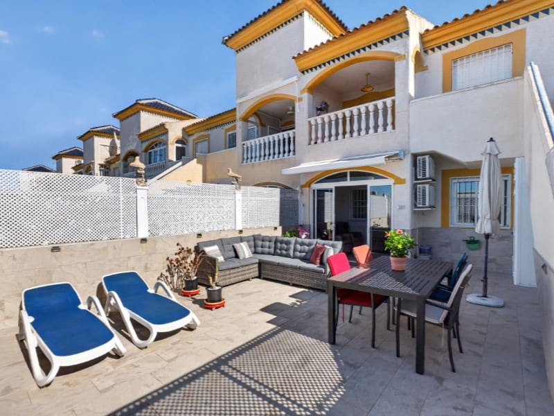 2 soveværelse Lejlighed til salg i Torrevieja med swimmingpool garage - € 149.900 (Ref: 10180468)