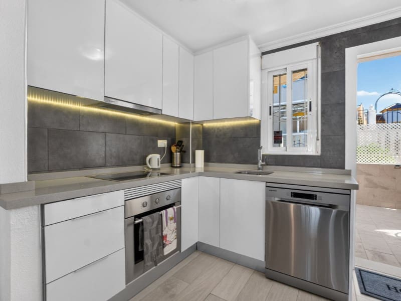2 soveværelse Lejlighed til salg i Torrevieja med swimmingpool garage - € 149.900 (Ref: 10180468)