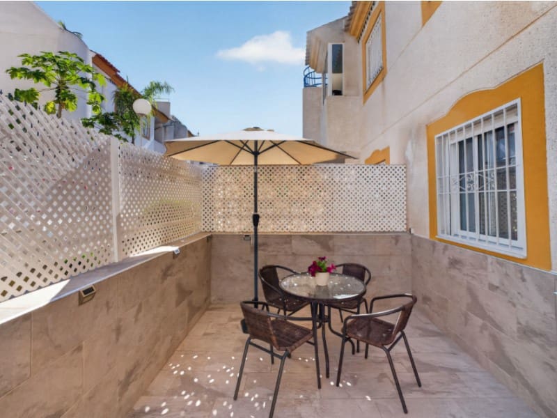2 soveværelse Lejlighed til salg i Torrevieja med swimmingpool garage - € 149.900 (Ref: 10180468)