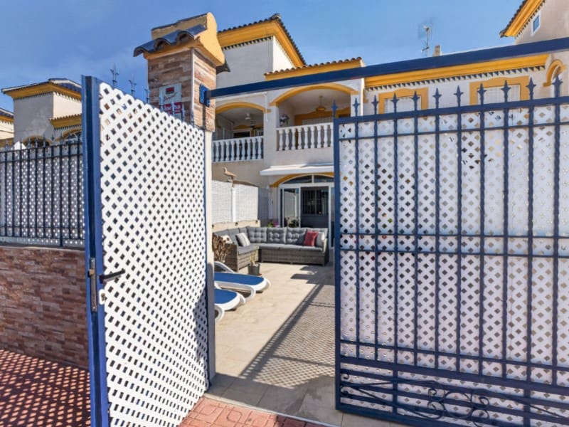 2 soveværelse Lejlighed til salg i Torrevieja med swimmingpool garage - € 149.900 (Ref: 10180468)