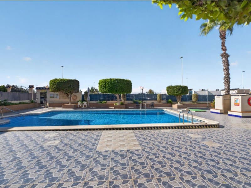 2 soveværelse Lejlighed til salg i Torrevieja med swimmingpool garage - € 149.900 (Ref: 10180468)