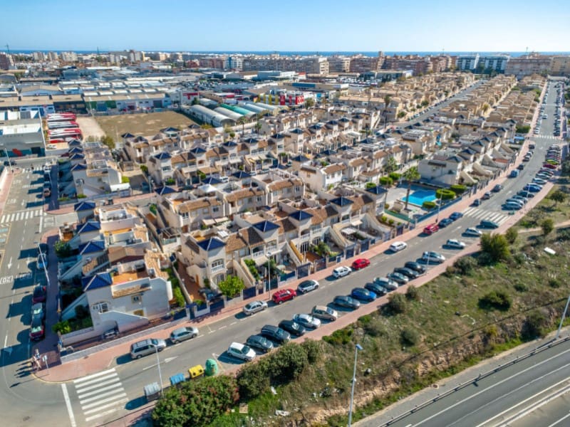 2 soveværelse Lejlighed til salg i Torrevieja med swimmingpool garage - € 149.900 (Ref: 10180468)