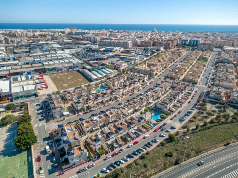 2 soveværelse Lejlighed til salg i Torrevieja med swimmingpool garage - € 149.900 (Ref: 10180468)