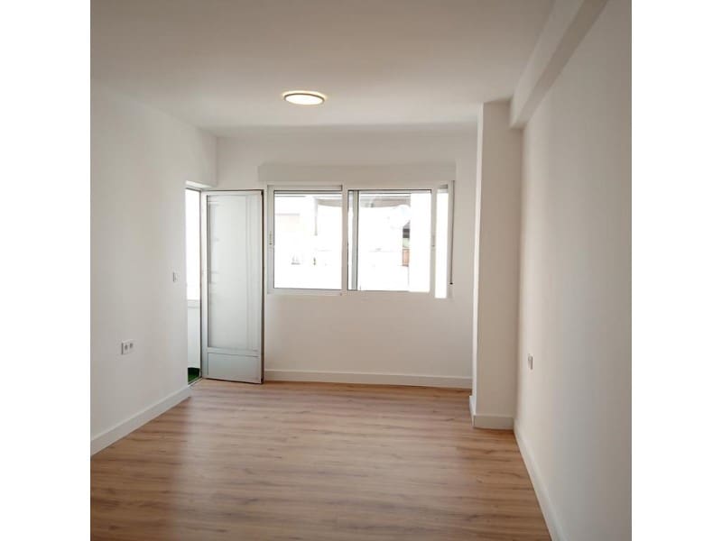 Apartamento de 3 habitaciones en Torrevieja en venta - 130.000 € (Ref: 10182946)
