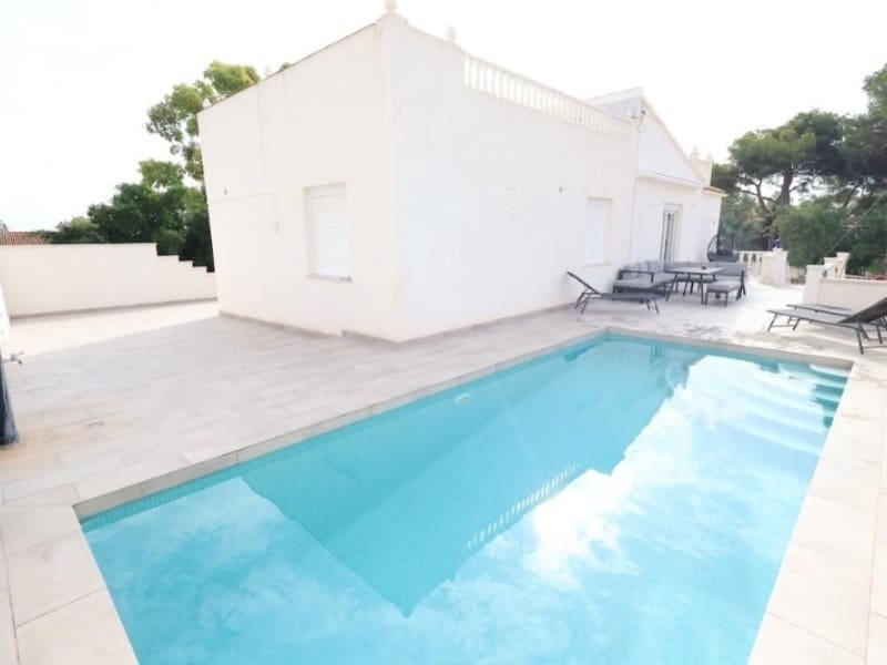 5 soverom Villa til salgs i Torrevieja med svømmebasseng garasje - € 599 000 (Ref: 10184456)