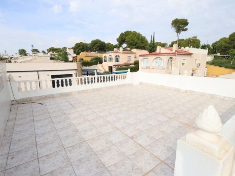 5 soverom Villa til salgs i Torrevieja med svømmebasseng garasje - € 599 000 (Ref: 10184456)