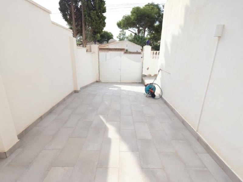 5 soverom Villa til salgs i Torrevieja med svømmebasseng garasje - € 599 000 (Ref: 10184456)