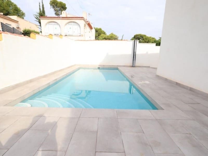 5 soverom Villa til salgs i Torrevieja med svømmebasseng garasje - € 599 000 (Ref: 10184456)