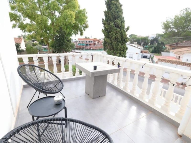 5 soverom Villa til salgs i Torrevieja med svømmebasseng garasje - € 599 000 (Ref: 10184456)