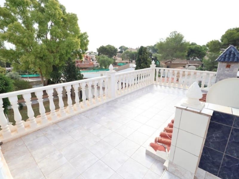 5 soverom Villa til salgs i Torrevieja med svømmebasseng garasje - € 599 000 (Ref: 10184456)