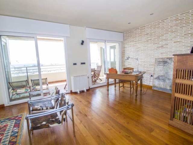 3 soverom Penthouse til salgs i Puerto Deportivo, Torrevieja med garasje - € 860 000 (Ref: 7843601)