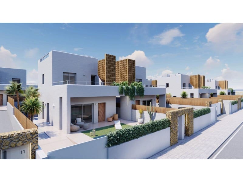 Chalet de 3 habitaciones en Pilar de la Horadada en venta con piscina - 489.000 € (Ref: 7866246)