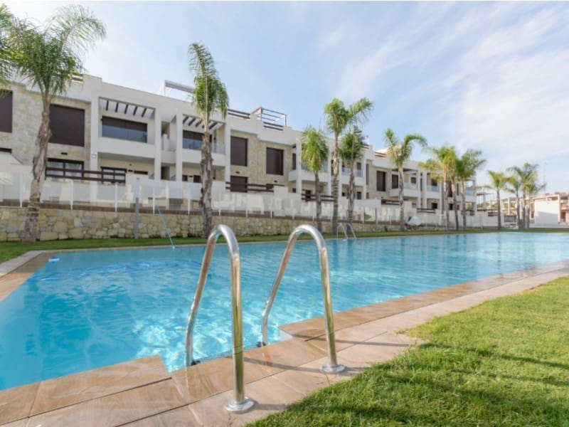 2 soveværelse Bungalow til salg i Torrevieja med swimmingpool - € 275.000 (Ref: 7893787)