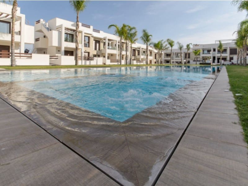 2 soveværelse Bungalow til salg i Torrevieja med swimmingpool - € 275.000 (Ref: 7893787)