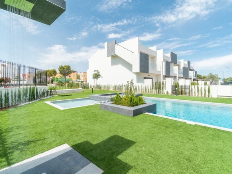 3 sovrum Bungalow till salu i Torrevieja med pool - 289 900 € (Ref: 7893916)