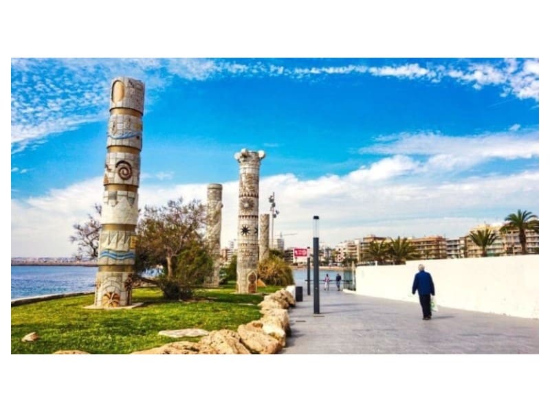 3 sypialnia Willa na sprzedaż w Torrevieja z basenem - 750 000 € (Ref: 7894032)