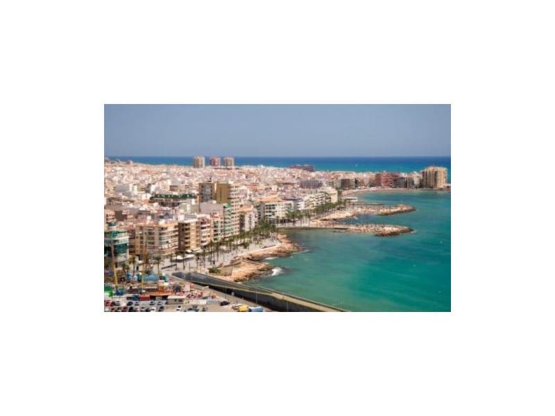 3 sypialnia Willa na sprzedaż w Torrevieja z basenem - 750 000 € (Ref: 7894032)