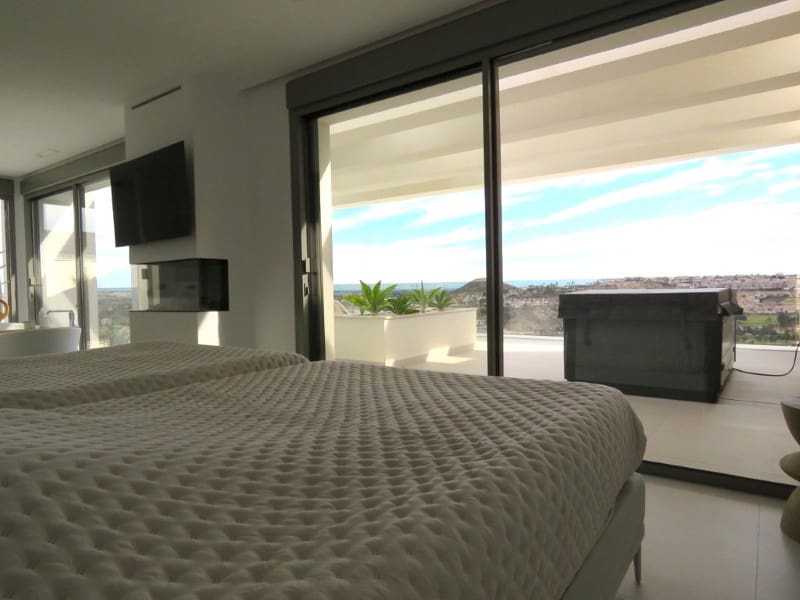 4 soverom Villa til salgs i Rojales med svømmebasseng garasje - € 1 799 000 (Ref: 7934257)