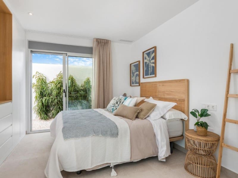 3 sypialnia Willa na sprzedaż w Los Alcazares z basenem - 499 900 € (Ref: 8082871)