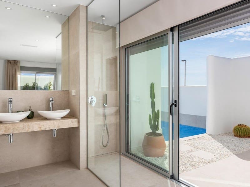 3 sypialnia Willa na sprzedaż w Los Alcazares z basenem - 499 900 € (Ref: 8082871)