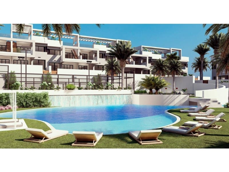 2 soveværelse Bungalow til salg i Torrevieja med swimmingpool - € 309.900 (Ref: 8140882)