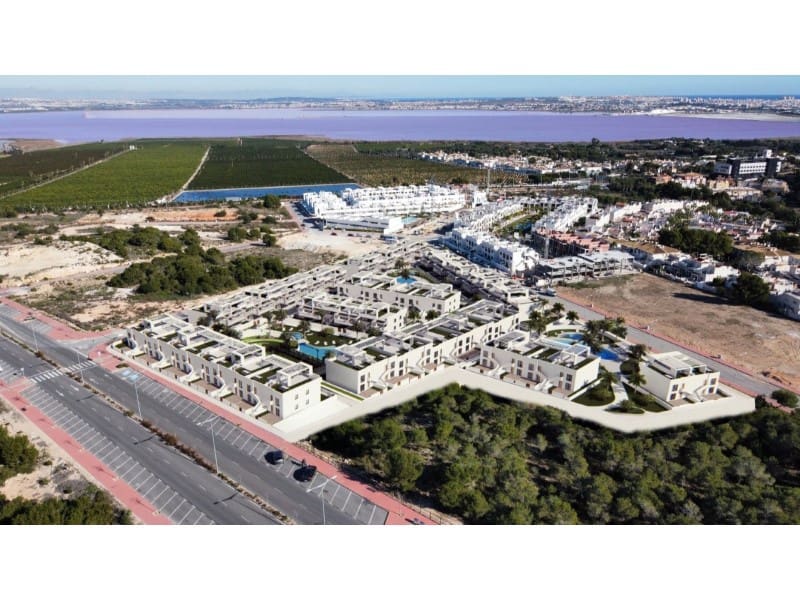 2 soveværelse Bungalow til salg i Torrevieja med swimmingpool - € 309.900 (Ref: 8140882)