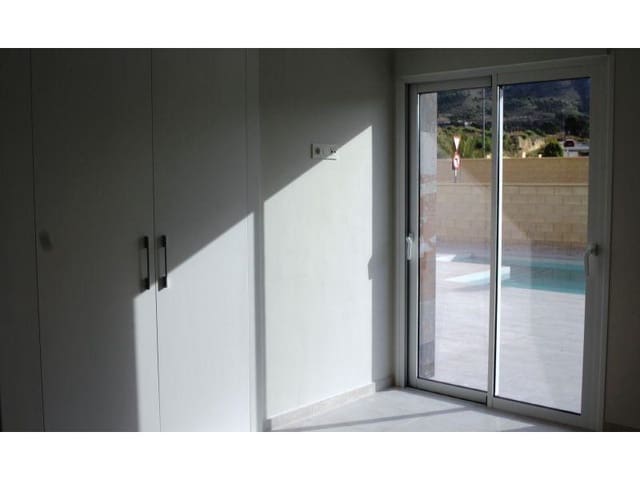 3 soveværelse Villa til salg i La Romana med swimmingpool - € 345.000 (Ref: 8162416)