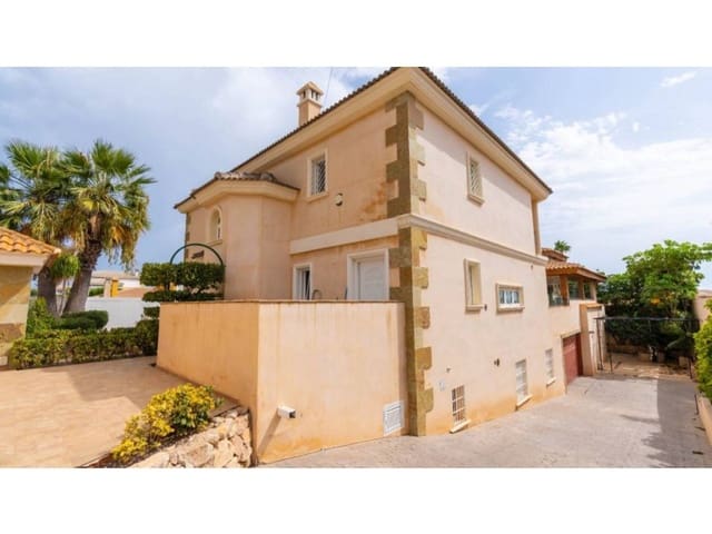 4 sovrum Villa till salu i Aguas Nuevas, Torrevieja med pool garage - 995 000 € (Ref: 8220642)