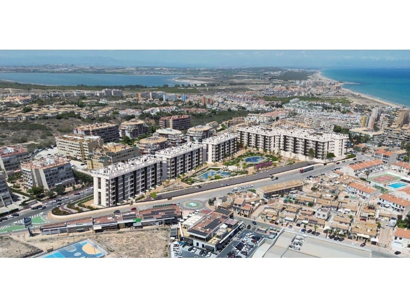 Ático de 3 habitaciones en Torrevieja en venta con piscina - 540.000 € (Ref: 8254027)