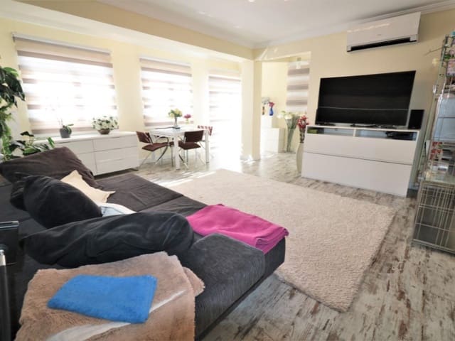 3 makuuhuone Kattohuoneisto myytävänä paikassa Playa de los Náufragos, Torrevieja - 240 000 € (Ref: 8423631)