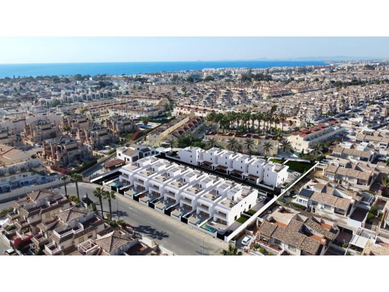 3 slaapkamer Villa te koop in Orihuela Costa met zwembad - € 495.000 (Ref: 8426704)