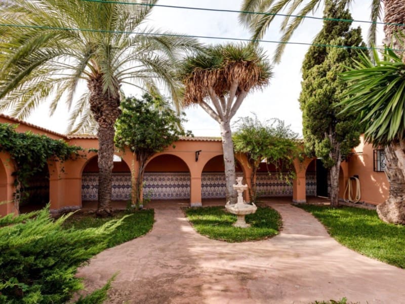 5 Zimmer Villa zu verkaufen in Torrevieja mit Pool - 850.000 € (Ref: 8434568)