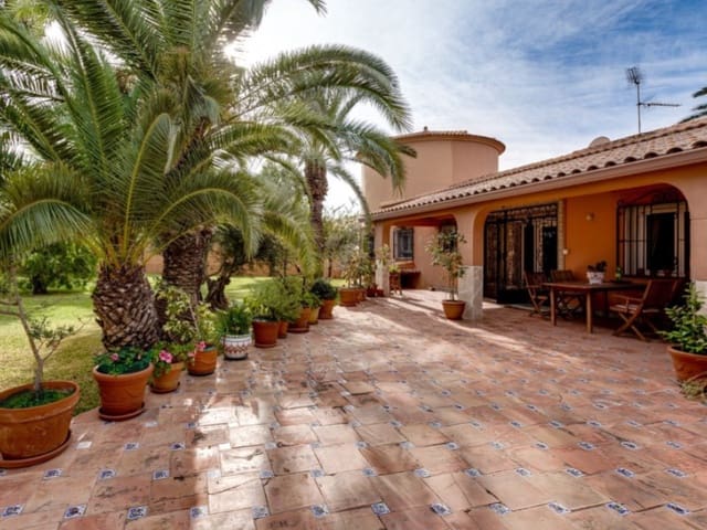 5 Zimmer Villa zu verkaufen in Los Balcones - Los Altos, Torrevieja mit Pool - 850.000 € (Ref: 8434568)