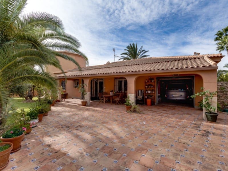 5 Zimmer Villa zu verkaufen in Torrevieja mit Pool - 850.000 € (Ref: 8434568)