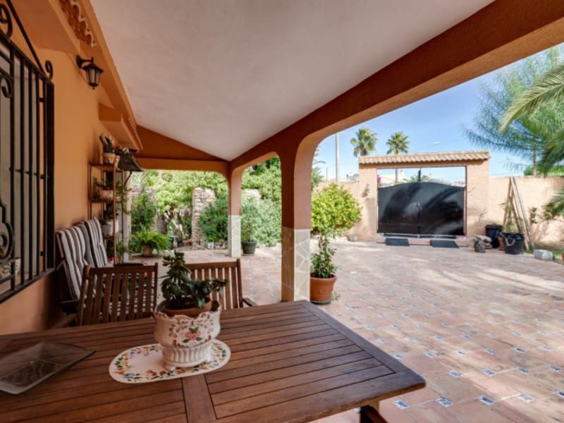 5 Zimmer Villa zu verkaufen in Torrevieja mit Pool - 850.000 € (Ref: 8434568)