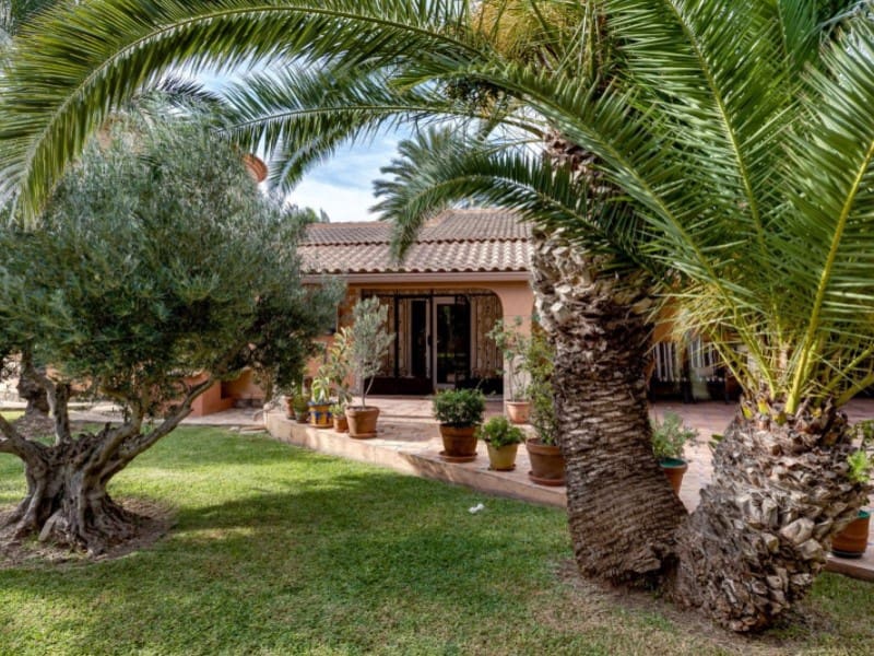 5 Zimmer Villa zu verkaufen in Torrevieja mit Pool - 850.000 € (Ref: 8434568)