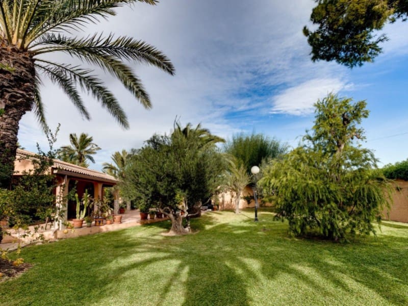 5 Zimmer Villa zu verkaufen in Torrevieja mit Pool - 850.000 € (Ref: 8434568)