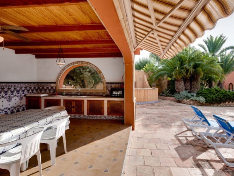 5 Zimmer Villa zu verkaufen in Torrevieja mit Pool - 850.000 € (Ref: 8434568)