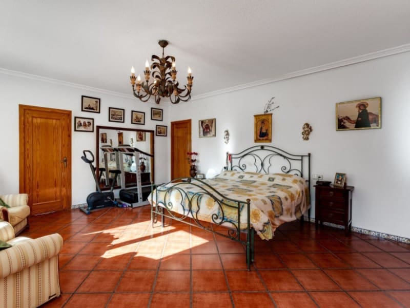 5 Zimmer Villa zu verkaufen in Torrevieja mit Pool - 850.000 € (Ref: 8434568)