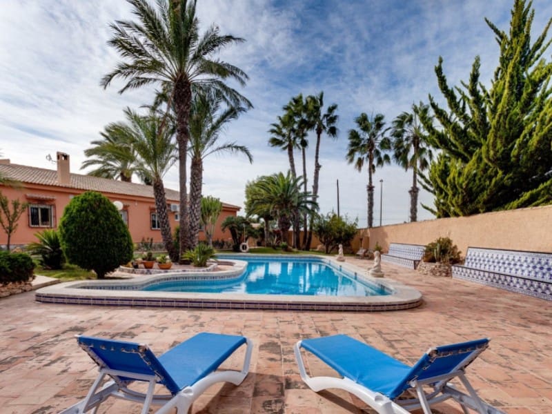 5 Zimmer Villa zu verkaufen in Torrevieja mit Pool - 850.000 € (Ref: 8434568)