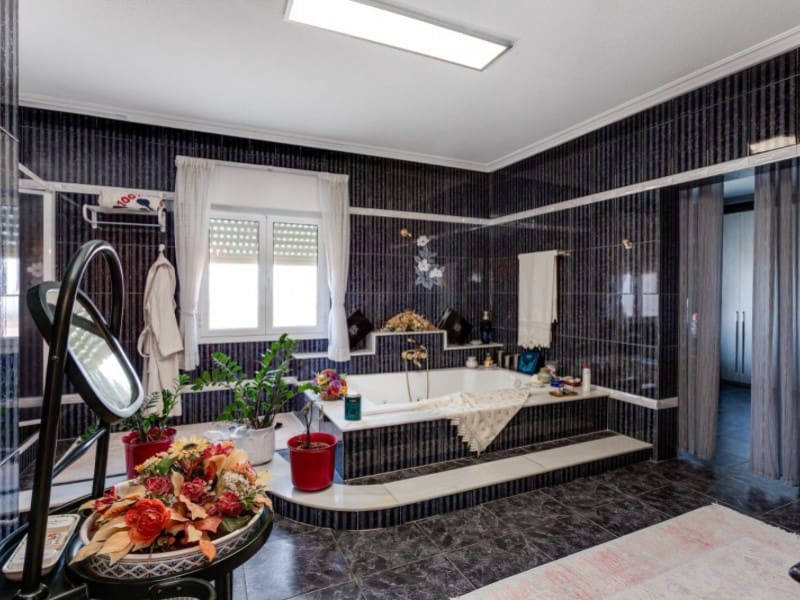 5 Zimmer Villa zu verkaufen in Torrevieja mit Pool - 850.000 € (Ref: 8434568)