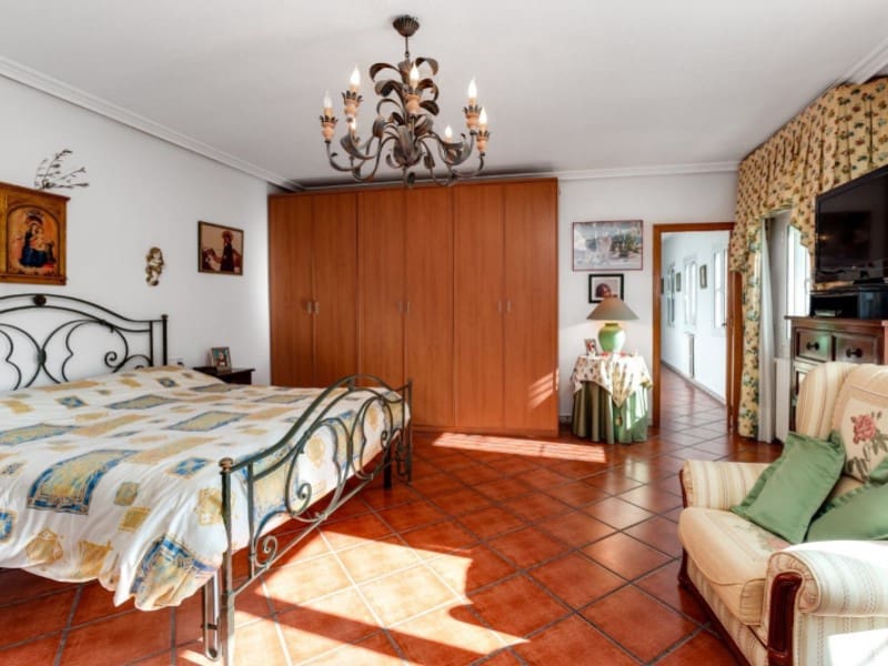 5 Zimmer Villa zu verkaufen in Torrevieja mit Pool - 850.000 € (Ref: 8434568)