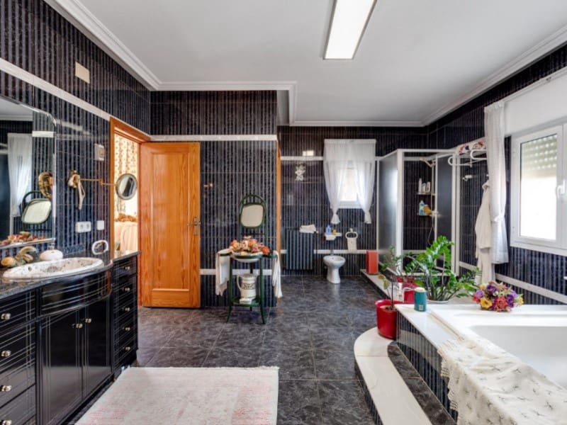 5 Zimmer Villa zu verkaufen in Torrevieja mit Pool - 850.000 € (Ref: 8434568)