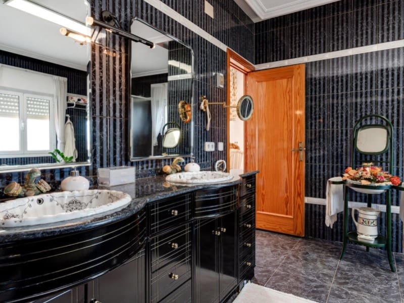 5 Zimmer Villa zu verkaufen in Torrevieja mit Pool - 850.000 € (Ref: 8434568)